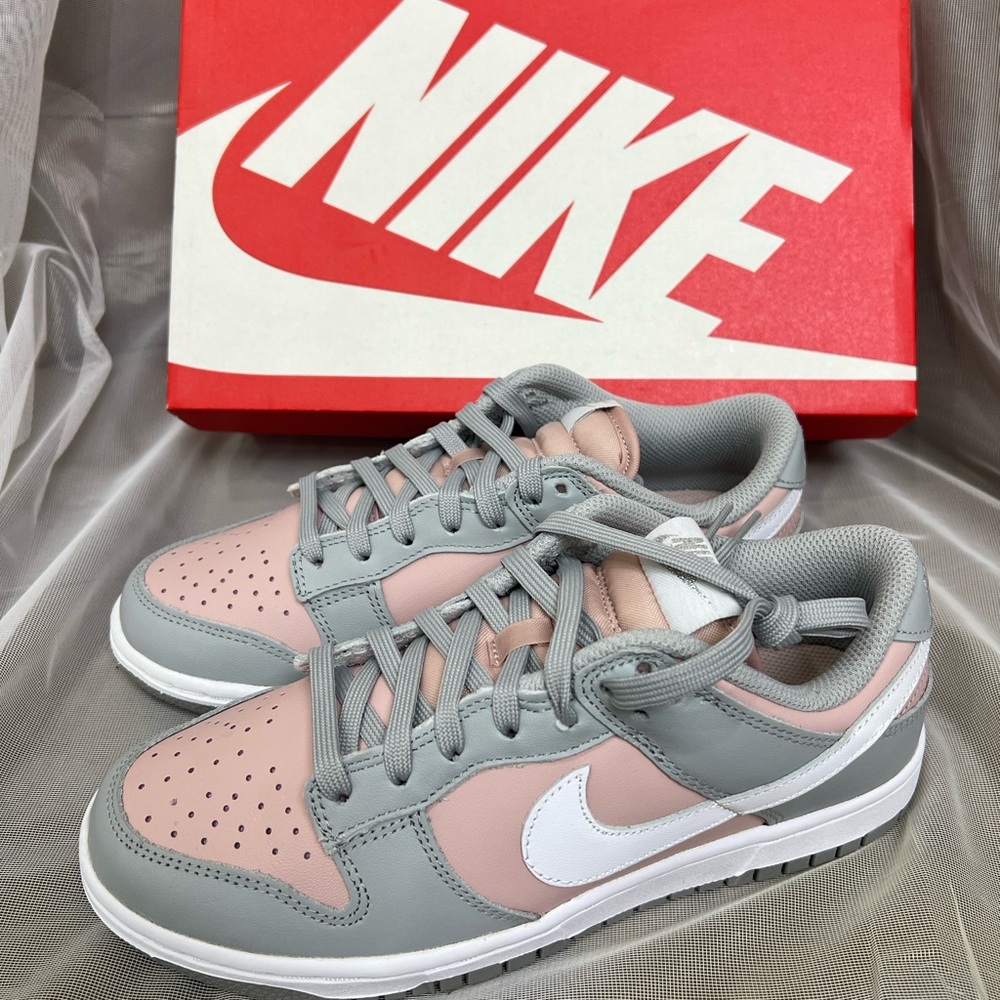 Nike Dunk Low Appears In Soft Grey And Pink
Women Size 7 & 7.5
